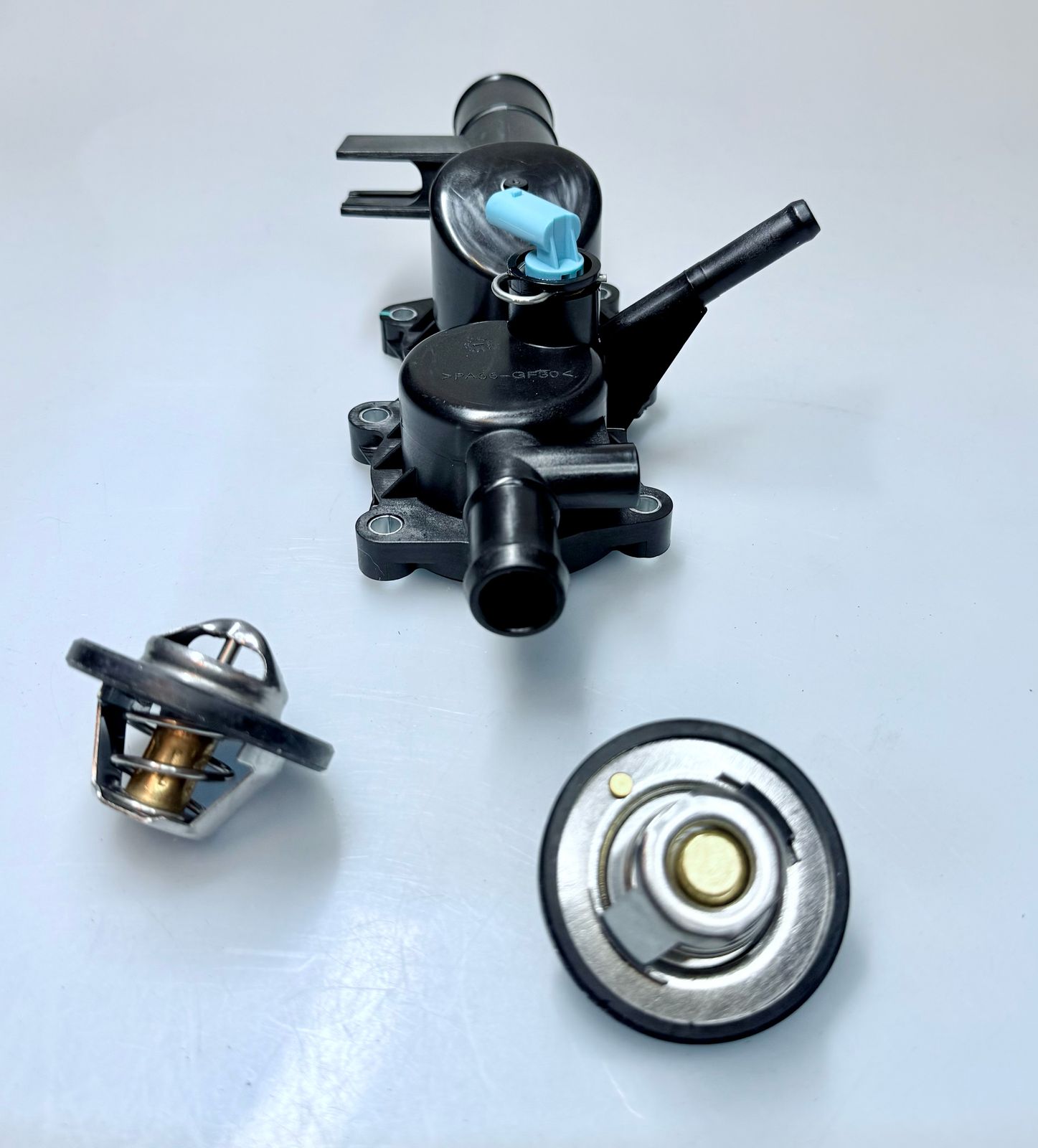 TOMA AGUA COMPLETA RENAULT KWID 1.0 2019-2023 CON JUNTA Y TERMOSTATO